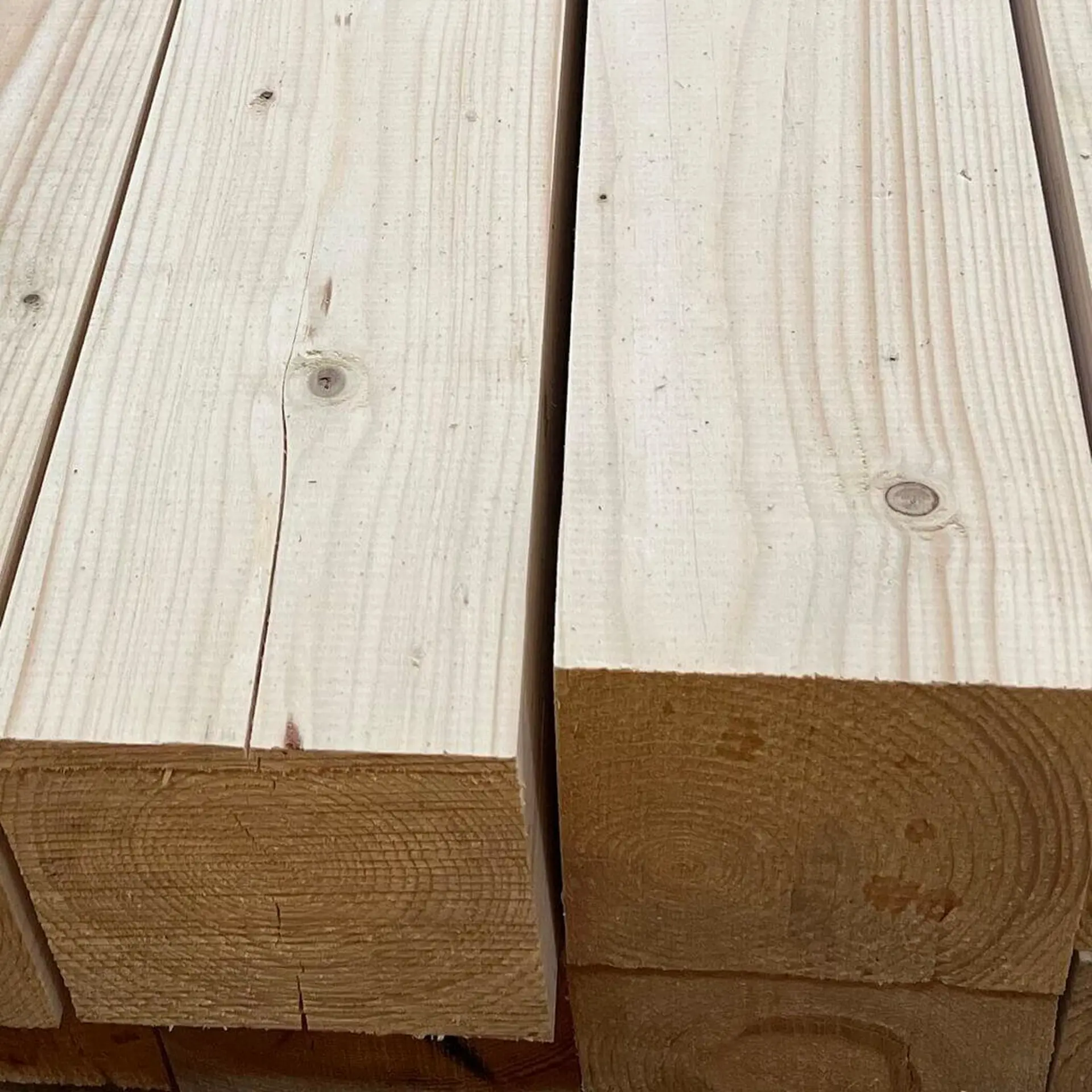 Vigas Maciças de Abeto Aparelhado - 160 x 160 x 3000