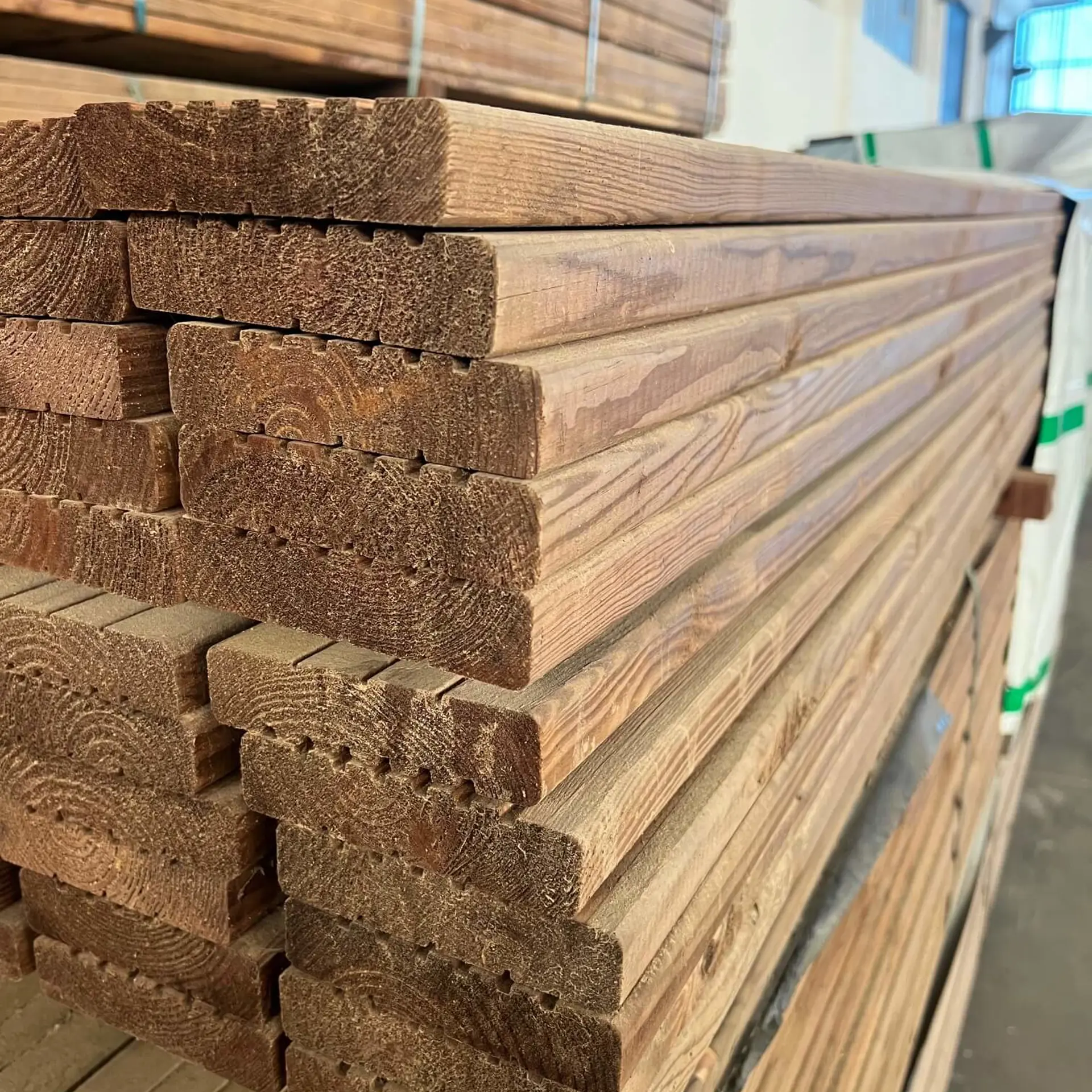 Decks de Pinho Castanho - 28 x 120 x 3600 - 8.53€