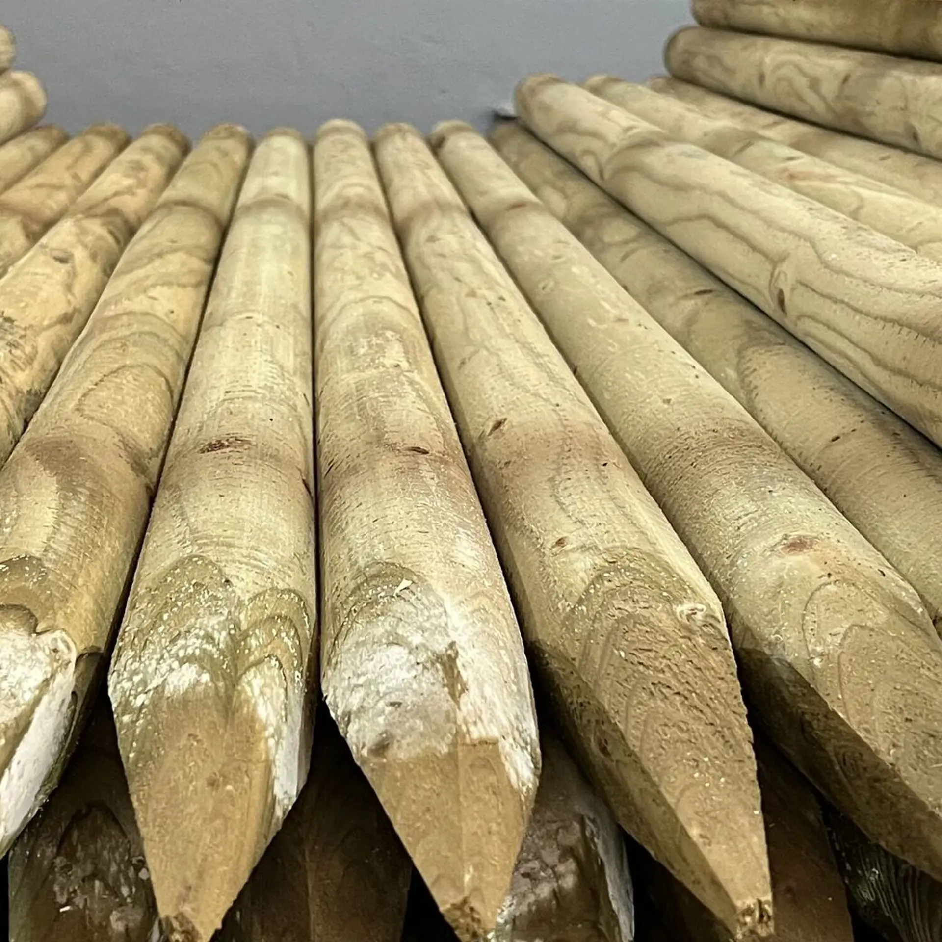 Postes Torneados de Pinho - 60mm