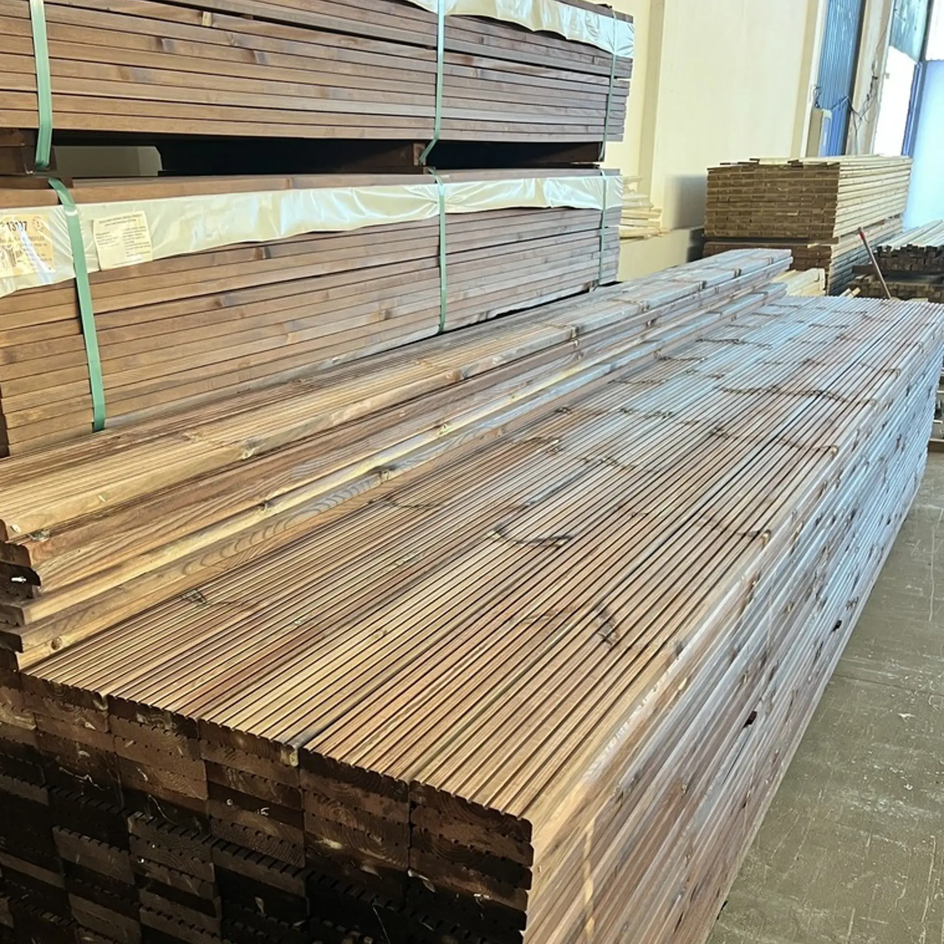 Brown Pine Decks Treated - 28 x 145 x 4800 (1 classe)