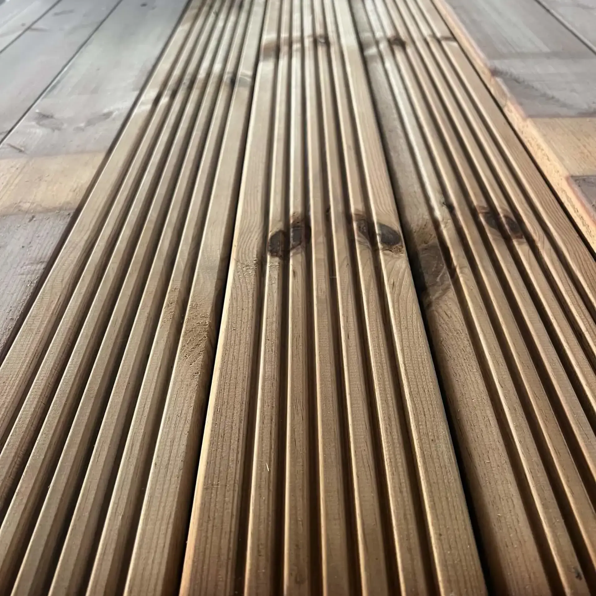 Decks de Pinho Castanho - 28 x 120 x 3600 - 10.90€