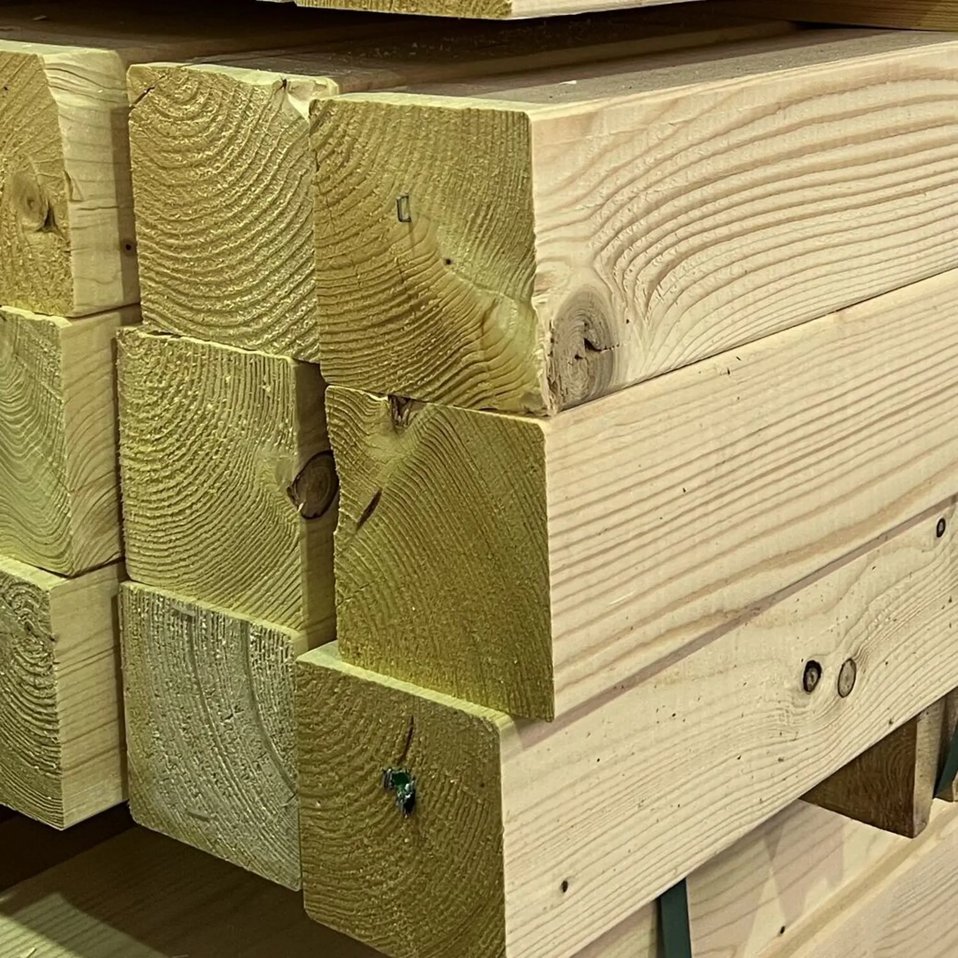 Barrotes de Pinho Aparelhado - 95 x 95 x 4200