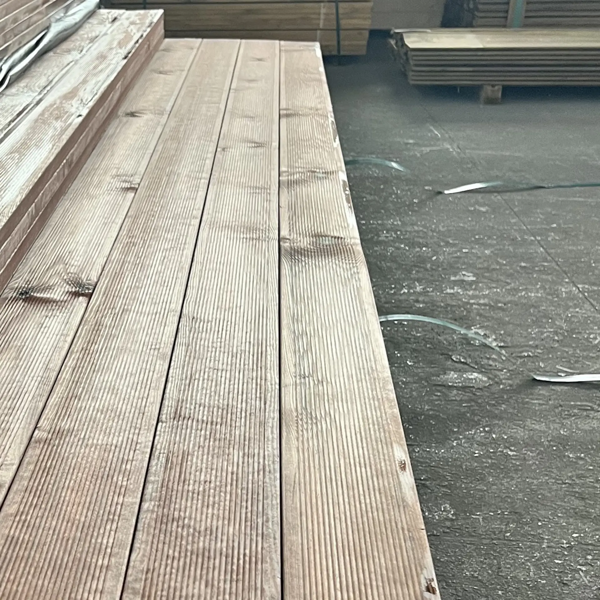 Brown Pine Decks Treated - 28 x 120 x 3600 (1 classe)