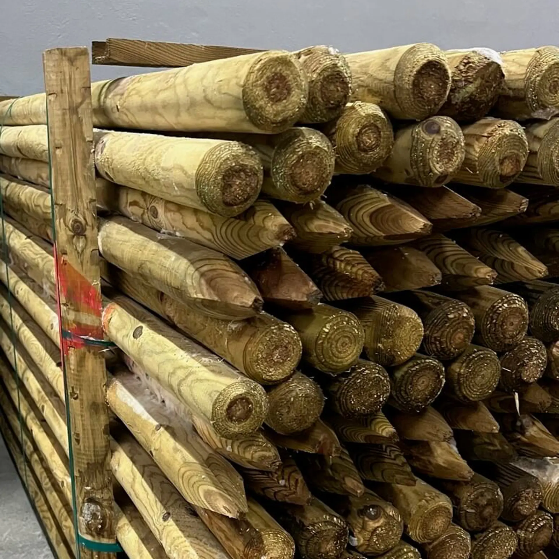 Postes Torneados de Pinho - 90x2000