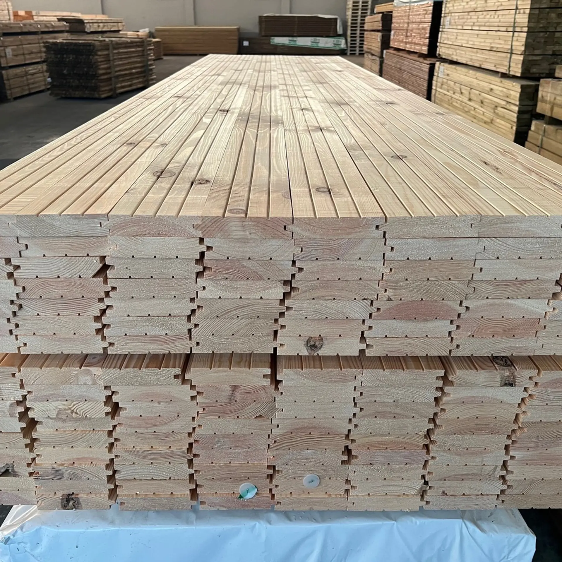 Soalho de Pinho Aparelhado 28 x 120 x 3600