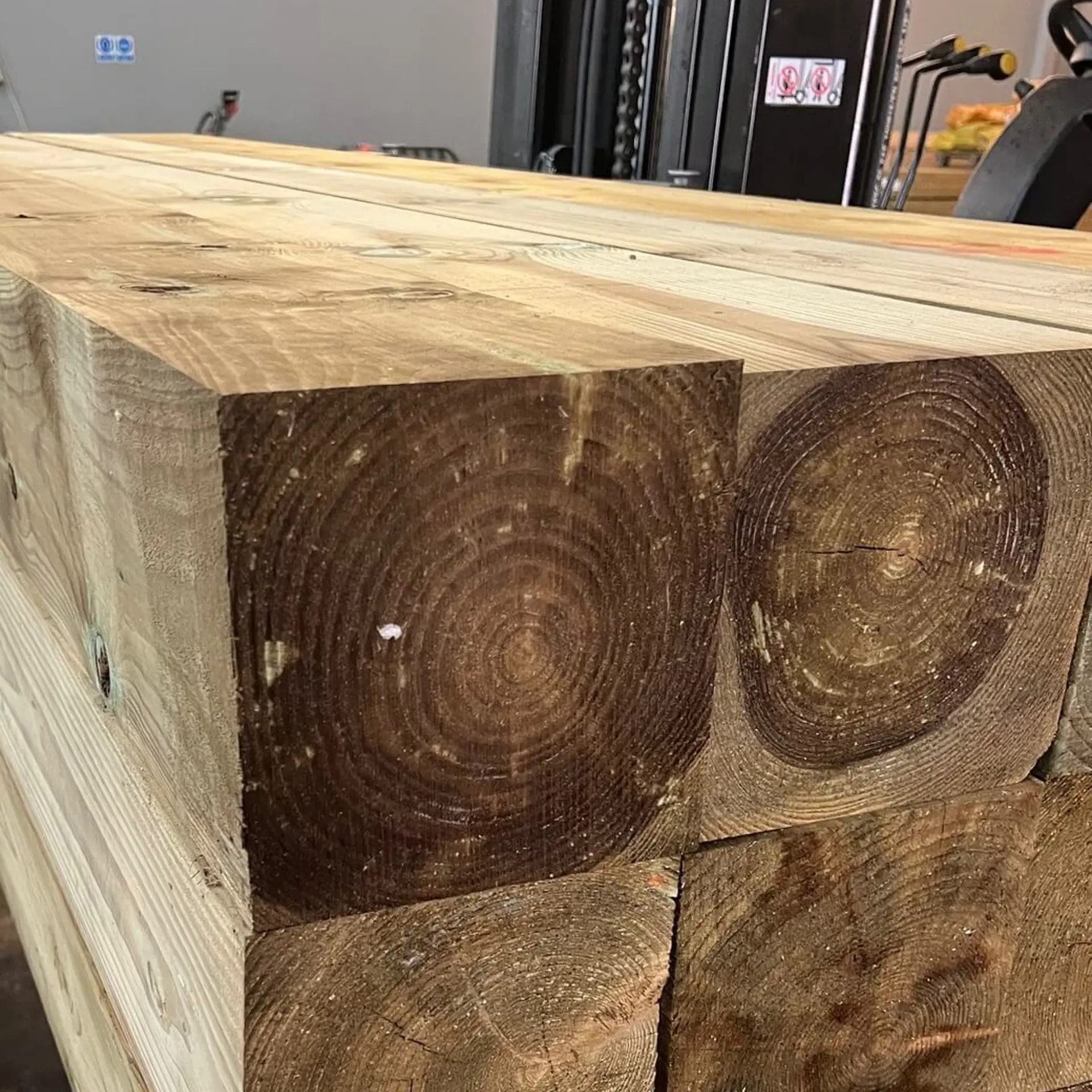 Vigas Maciças de Pinho Aparelhado - 200 x 200 x 3000